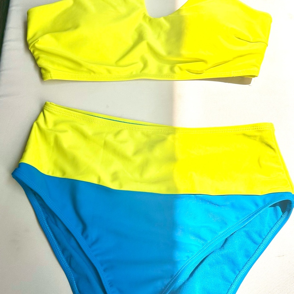 NY & Co 2 Pce Swimsuit Turquoise & Celadon w/ Matching Floral Sarong